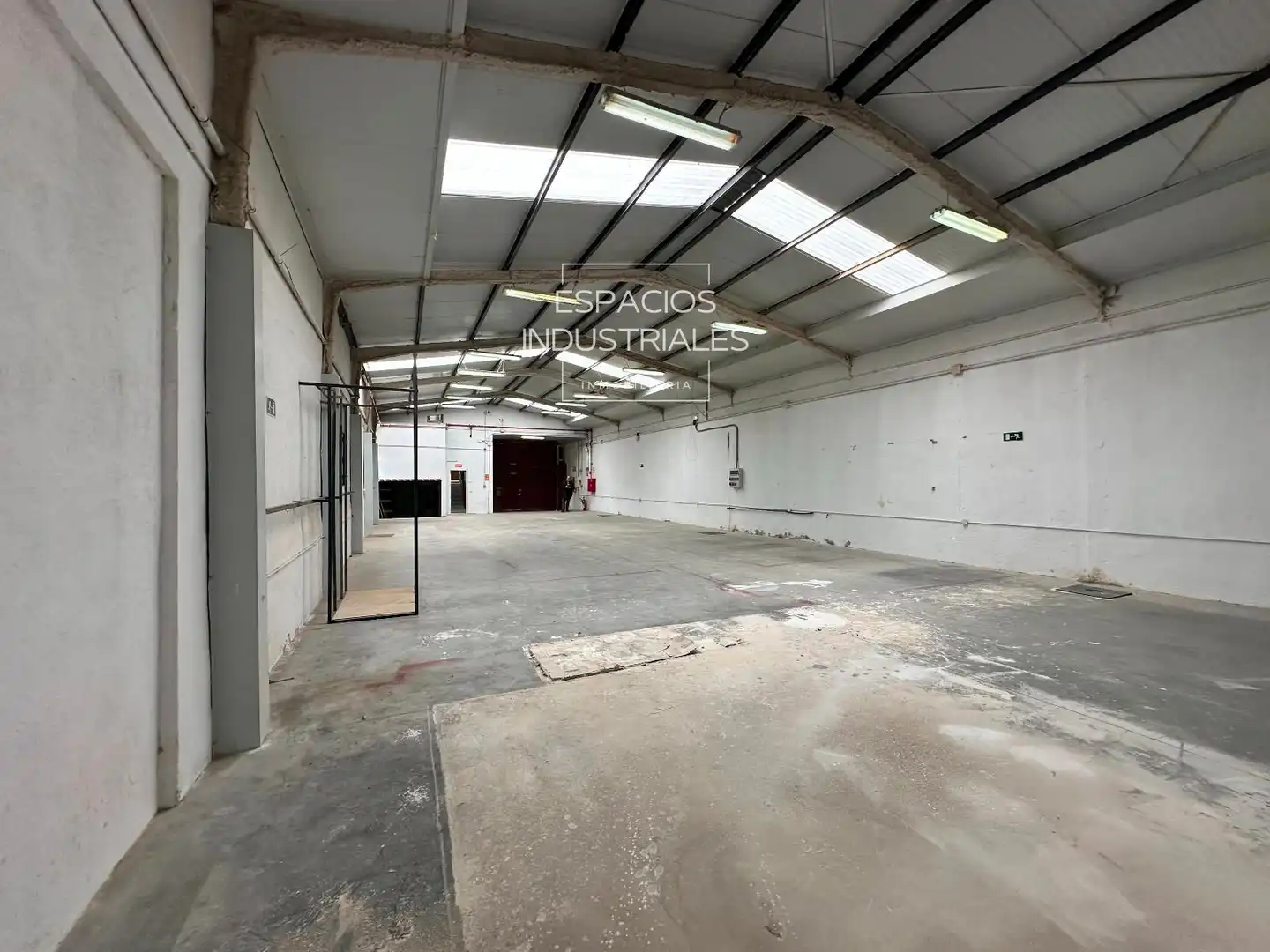 Fabrikhallen zur Miete in Oviedo, Zona Industrial