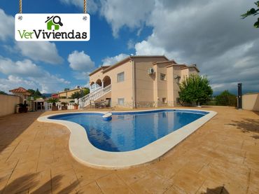 Casa amb balcó en venda a Carrer Velázquez 36