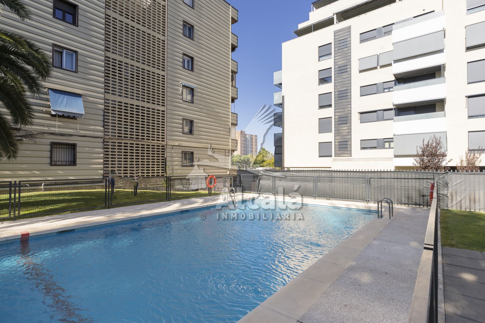 Swimming pool of Flat for sale in Torrejón de Ardoz  with Air Conditioner, Heating and Private garden