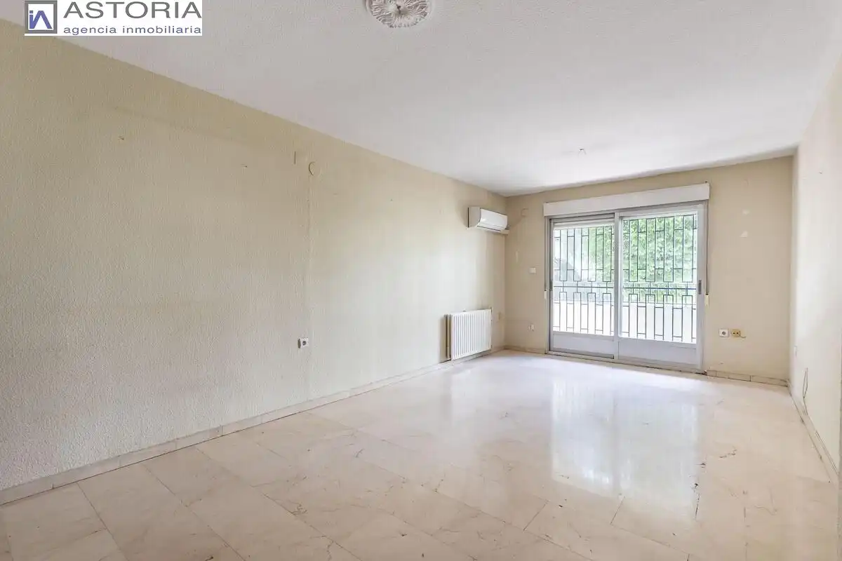 Living room of Flat for sale in Granada  with Heating