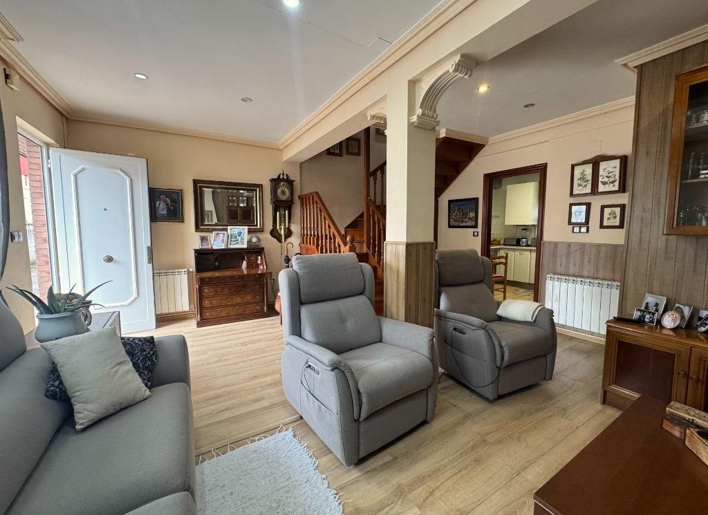 Living room of House or chalet for sale in Los Corrales de Buelna   with Heating, Private garden and Terrace