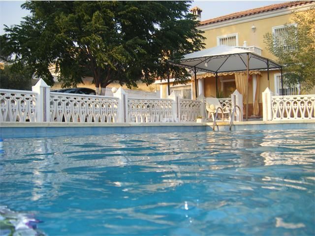 Piscina de Casa o xalet en venda en  Córdoba Capital amb Aire condicionat, Traster i Piscina