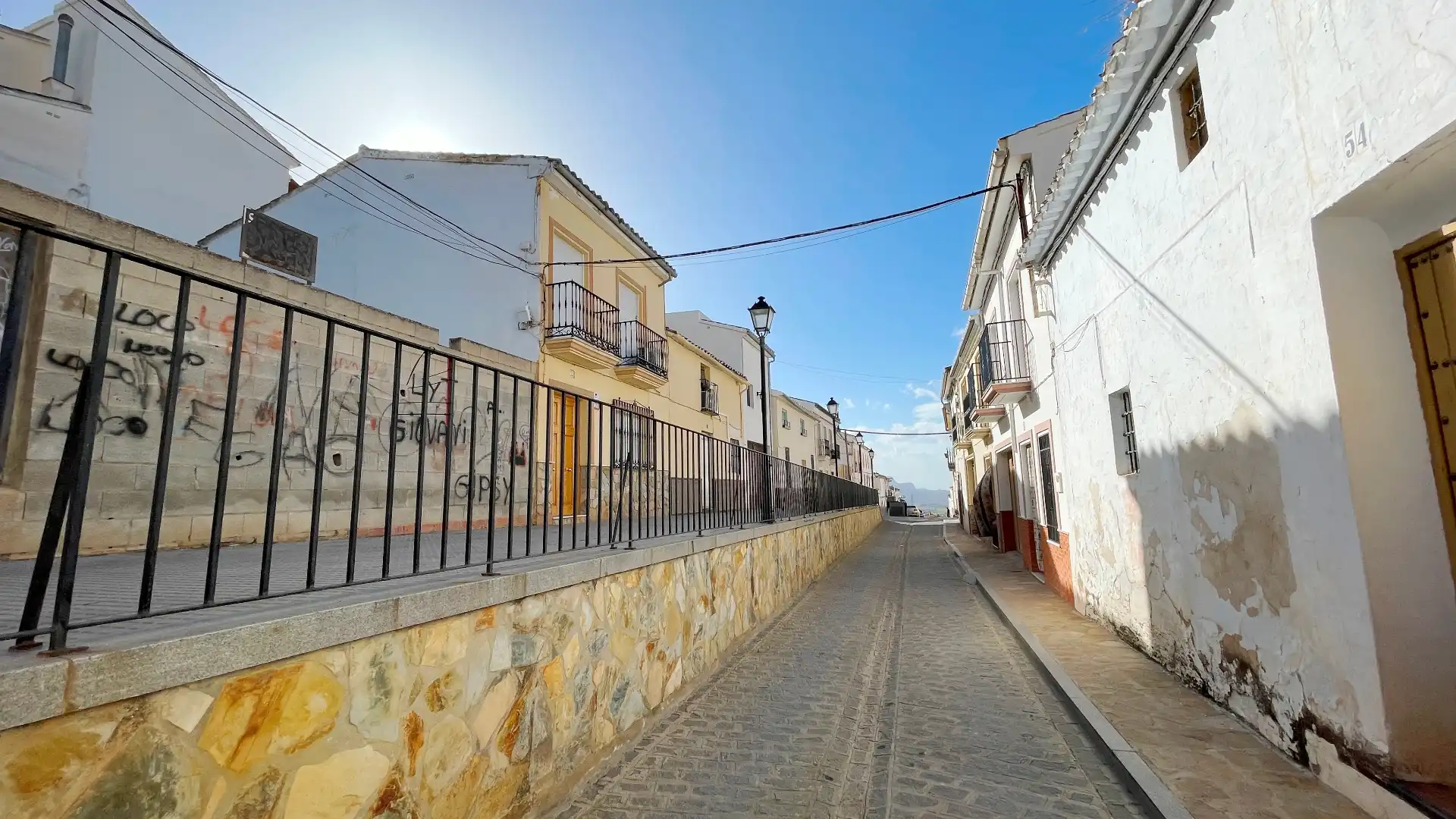 Vista exterior de Casa adosada en venda en Archidona amb Aire condicionat