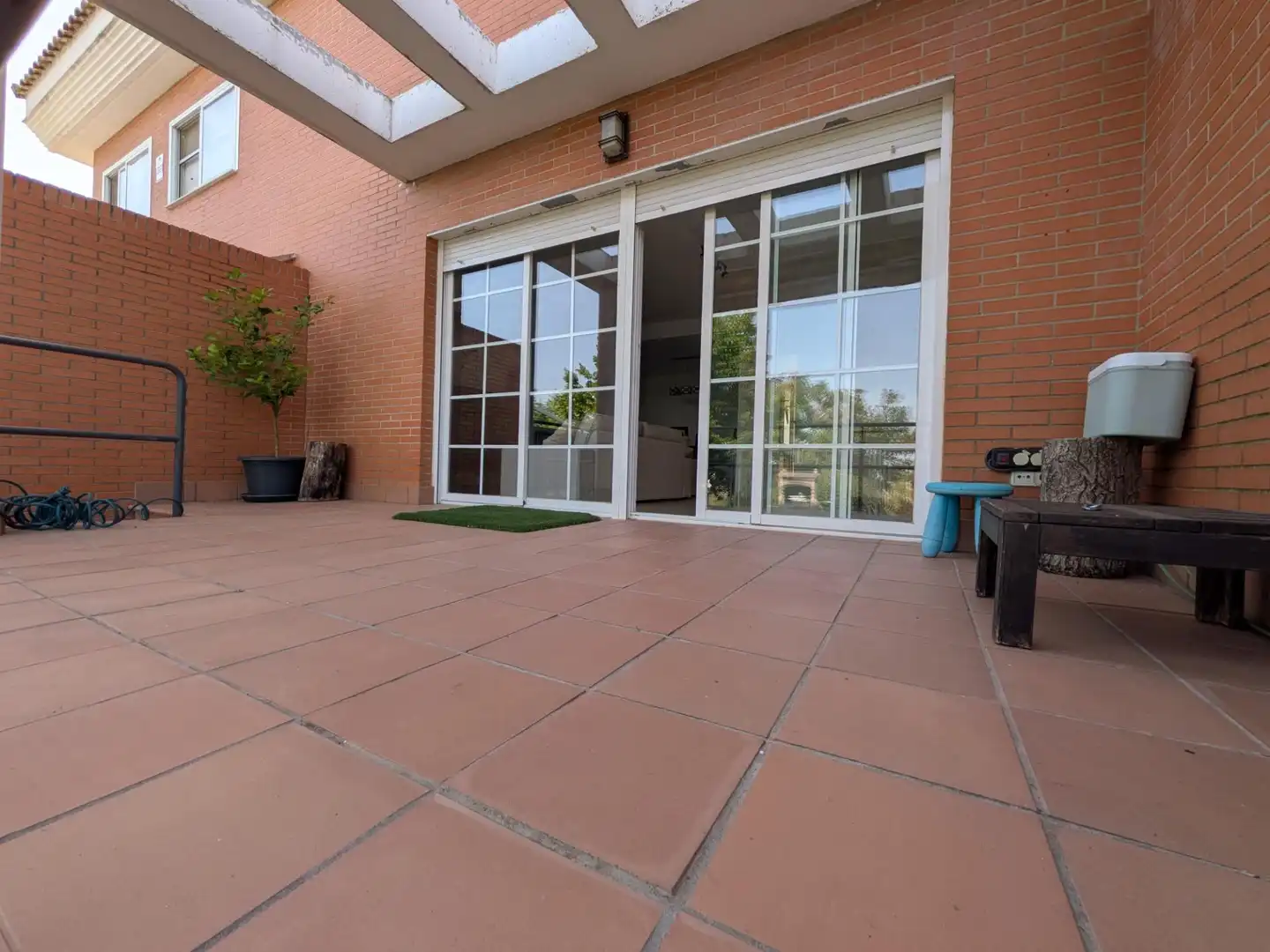 Terrassa de Casa adosada en venda en Villalbilla amb Calefacció, Jardí privat i Terrassa