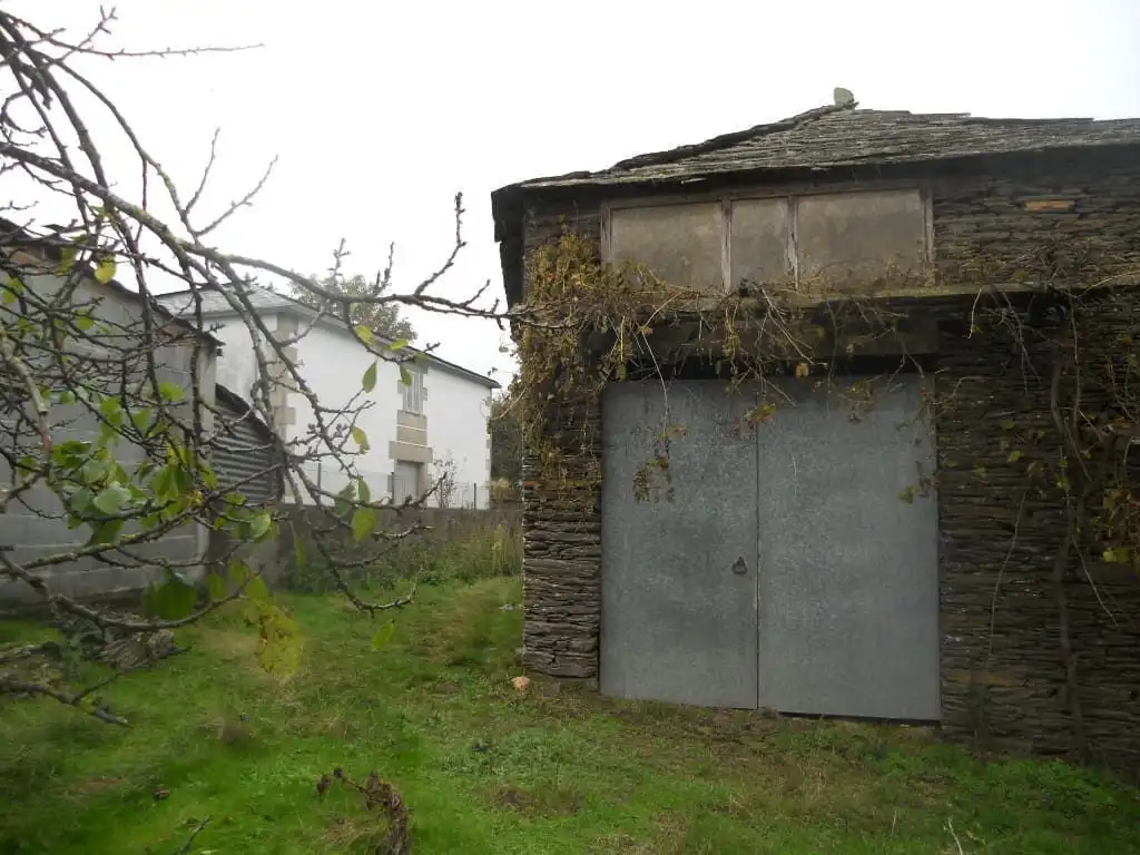 Vista exterior de Casa o xalet en venda en Portomarín amb Moblat