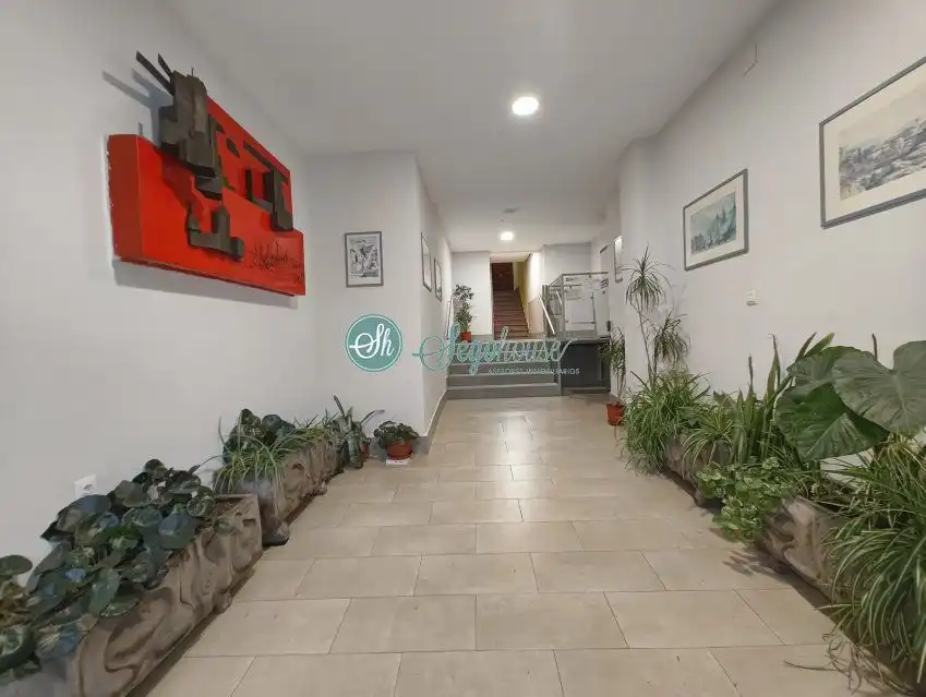Piso en venta en Segovia con Calefacción, Terraza y Amueblado