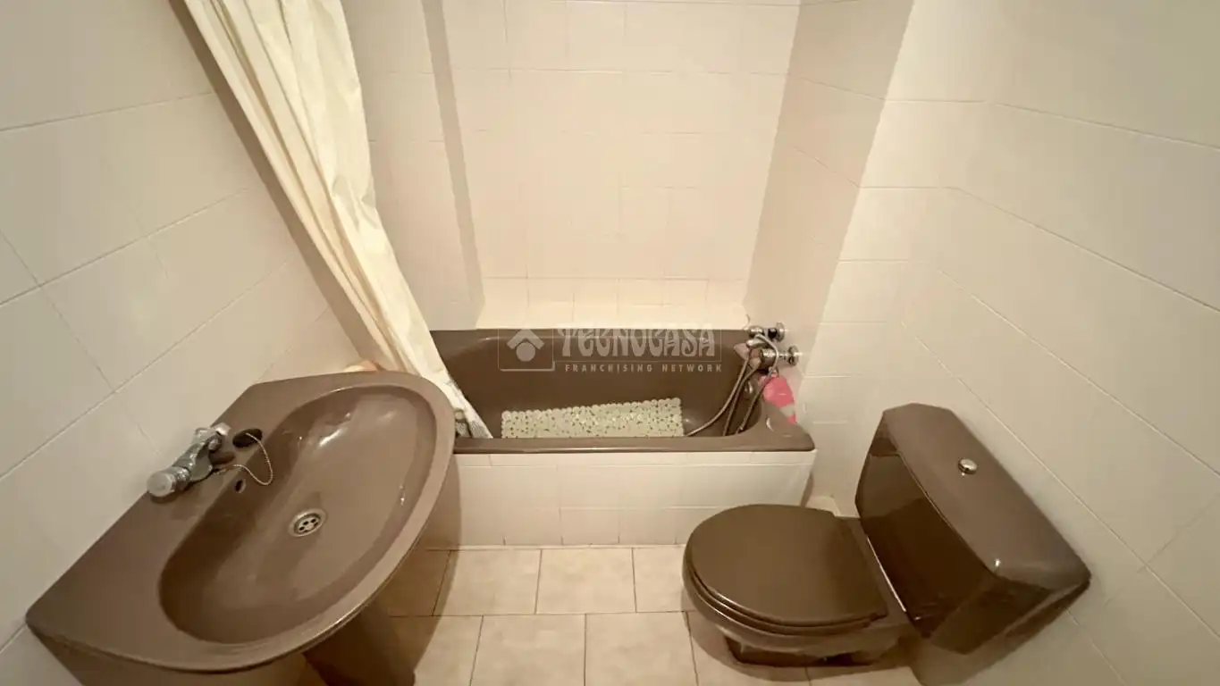 Baño de Piso en venta en Zaragoza con Calefacción, Terraza y Trastero