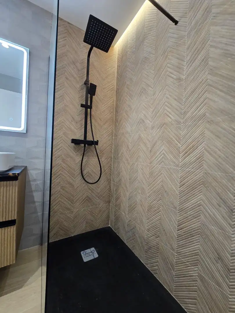 Badezimmer von Maisonette zur Miete in Sanlúcar la Mayor mit Klimaanlage, Terrasse und Möbliert