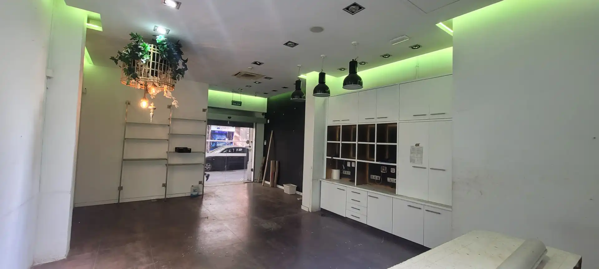 Local comercial en venta en Carrer de Viladomat, imagen 2