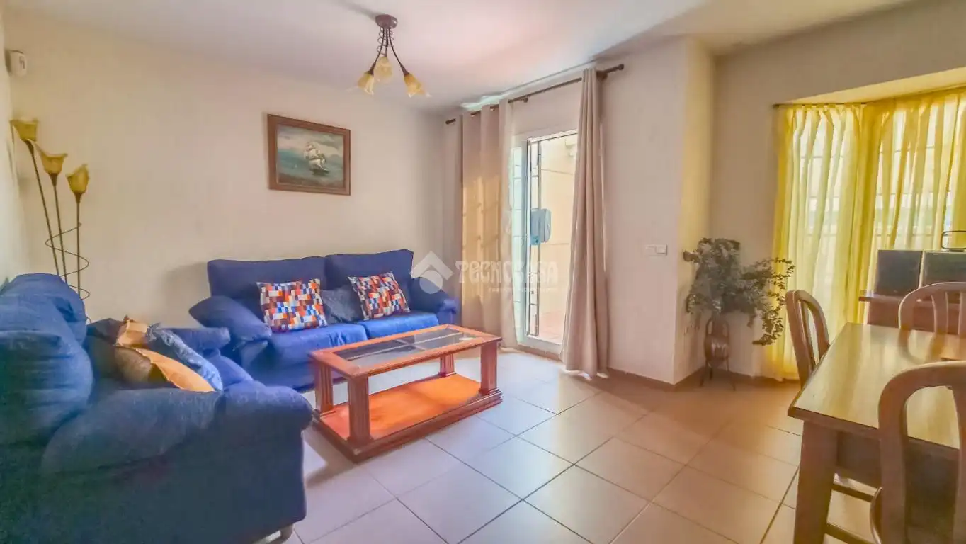 Sala d'estar de Casa adosada en venda en Rota