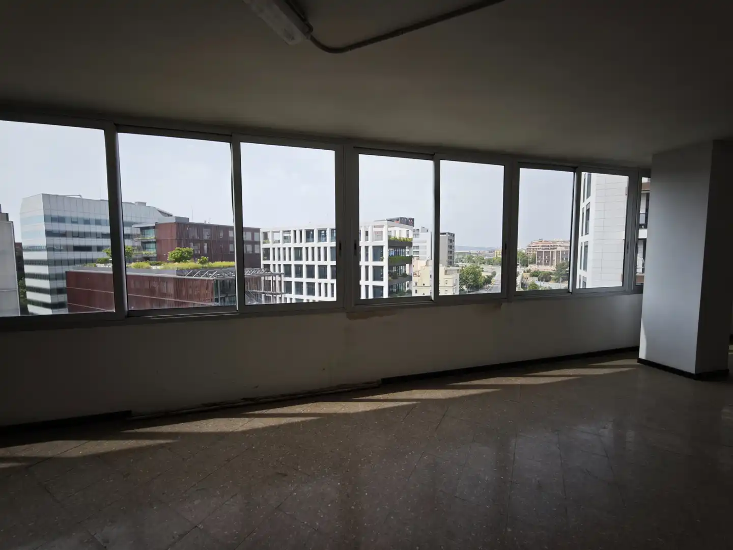 Vista exterior de Oficina en venda en Barcelona amb Aire condicionat