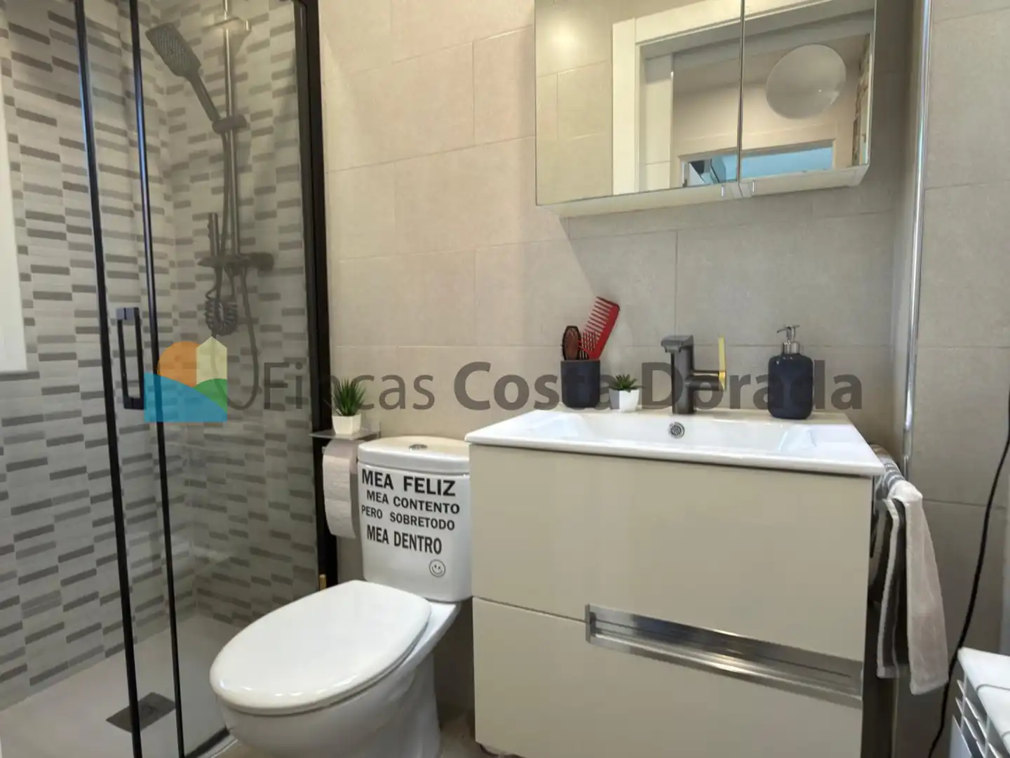 Bany de Casa adosada en venda en Cubelles amb Aire condicionat, Calefacció i Jardí privat