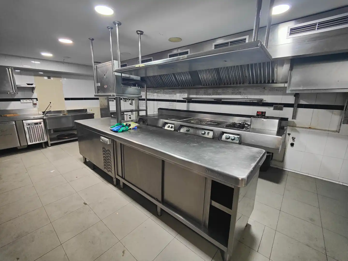 Kitchen of Commercial properties for rent in Vigo   with Air Conditioner