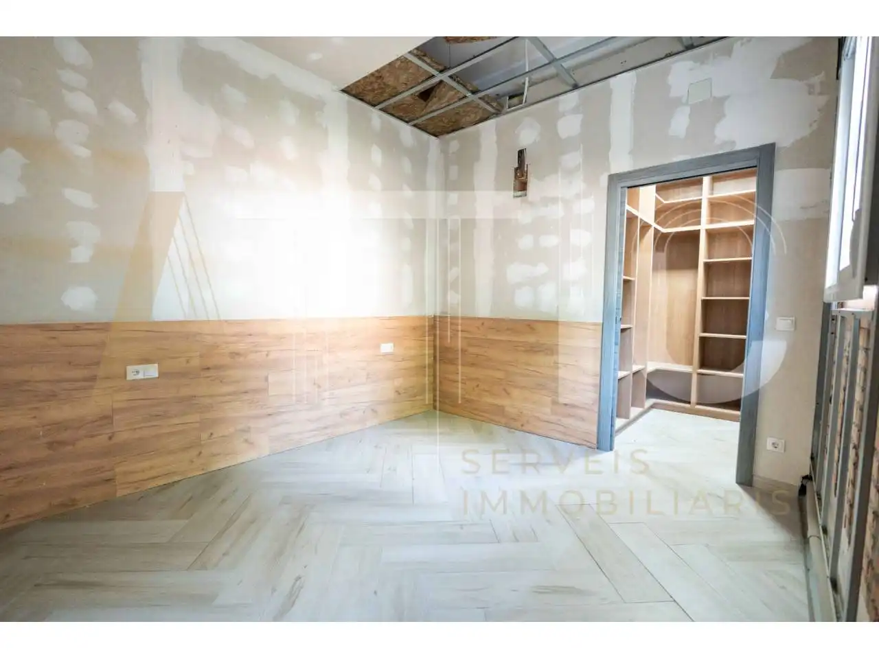 Flat for sale in Sabadell  with Air Conditioner