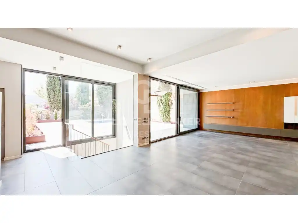 Vista exterior de Casa o chalet en venta en Barcelona con Terraza y Piscina