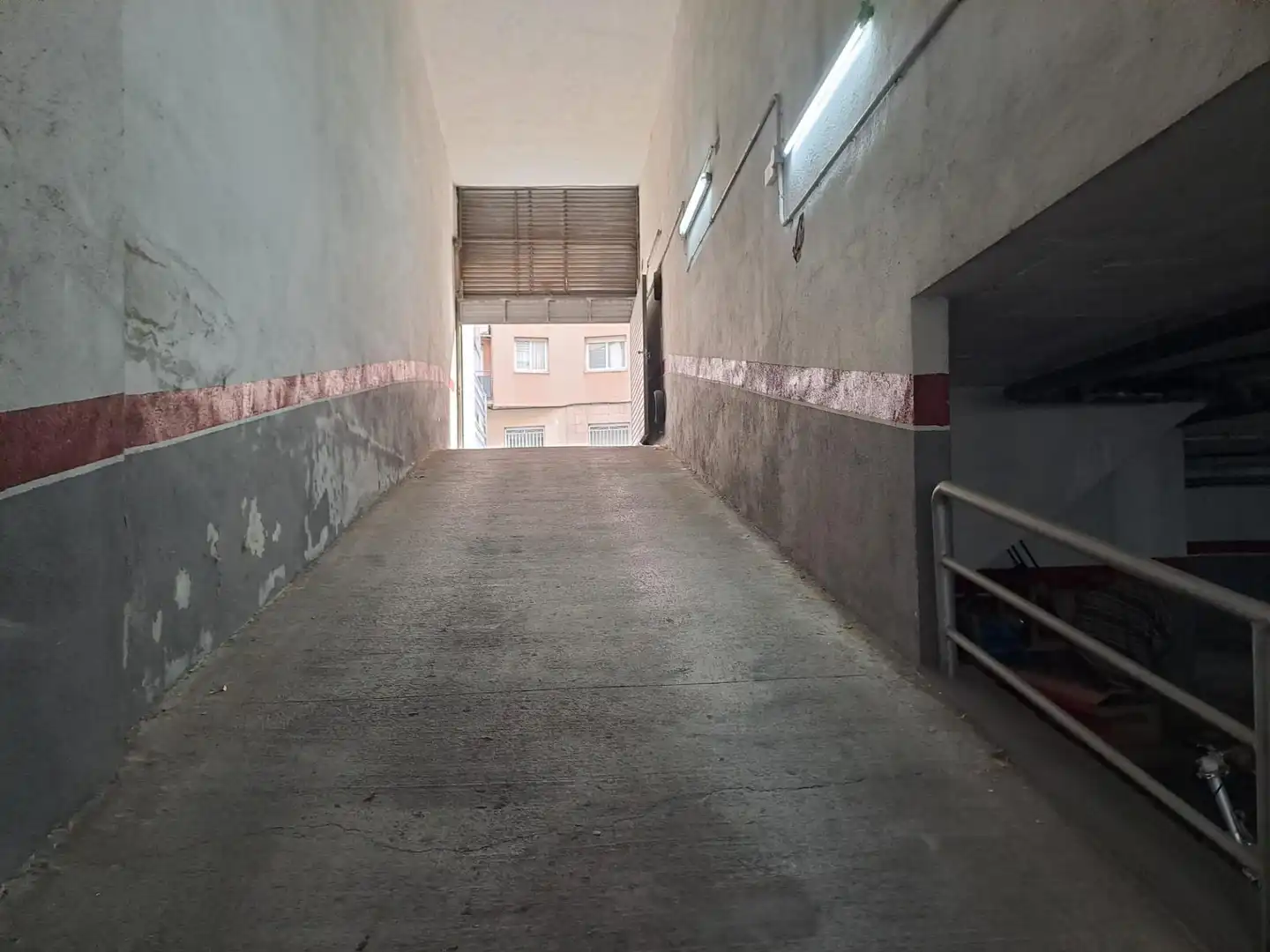 Einzelparkplatz zum Verkauf in Carrer de les Tres Creus, imagen 3