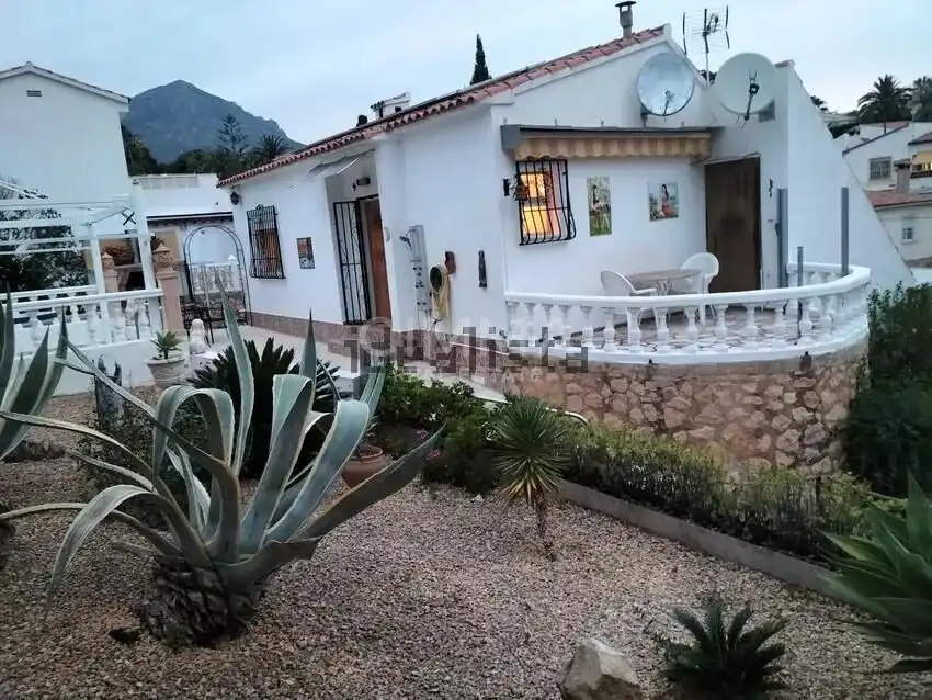 Vista exterior de Casa o xalet en venda en La Nucia amb Aire condicionat, Calefacció i Terrassa