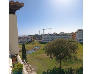 Vista exterior de Apartament en venda en Benalmádena amb Aire condicionat, Jardí privat i Terrassa