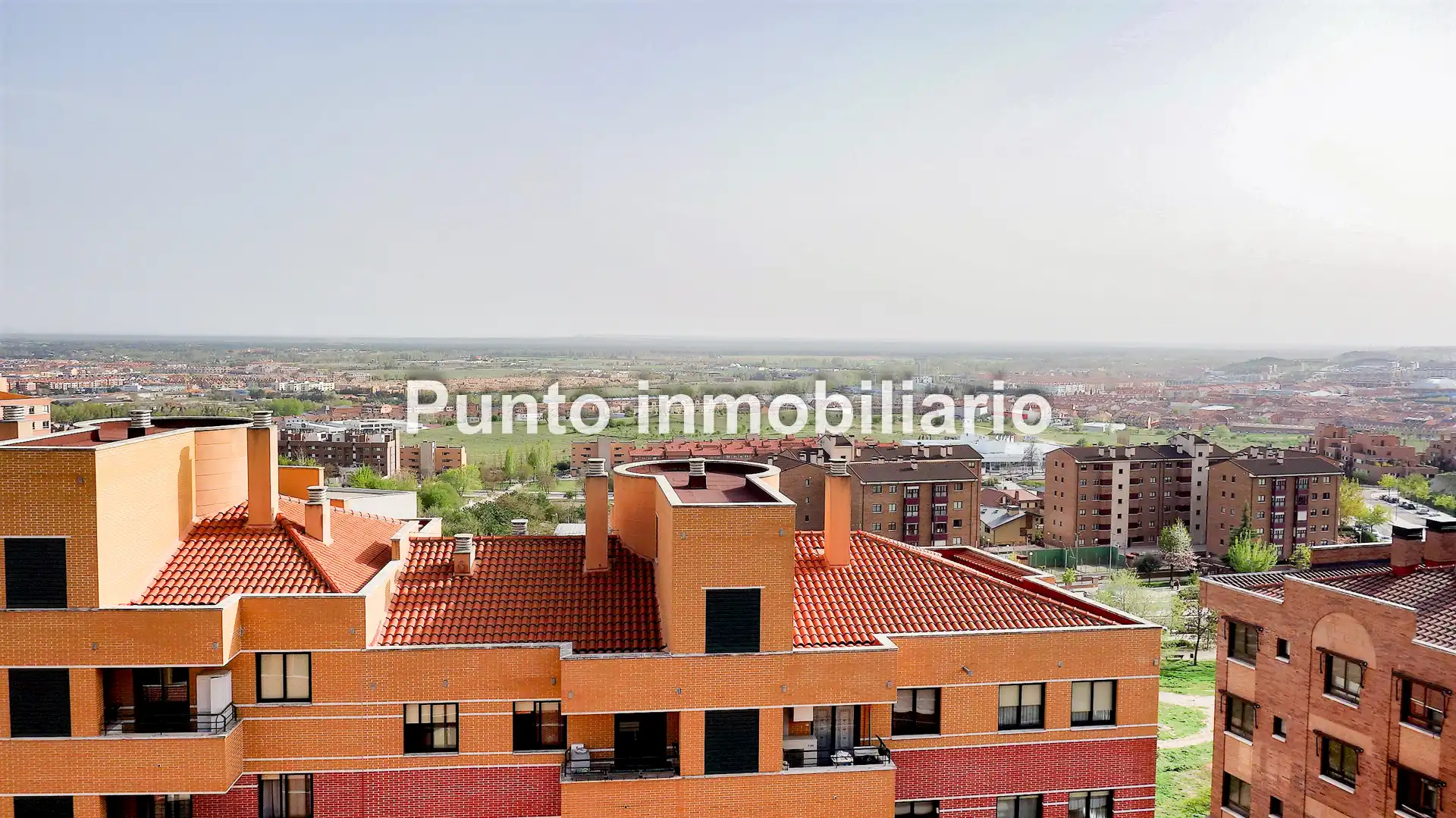 Außenansicht von Dachboden zur Miete in Valladolid mit Klimaanlage, Heizung und Parkett