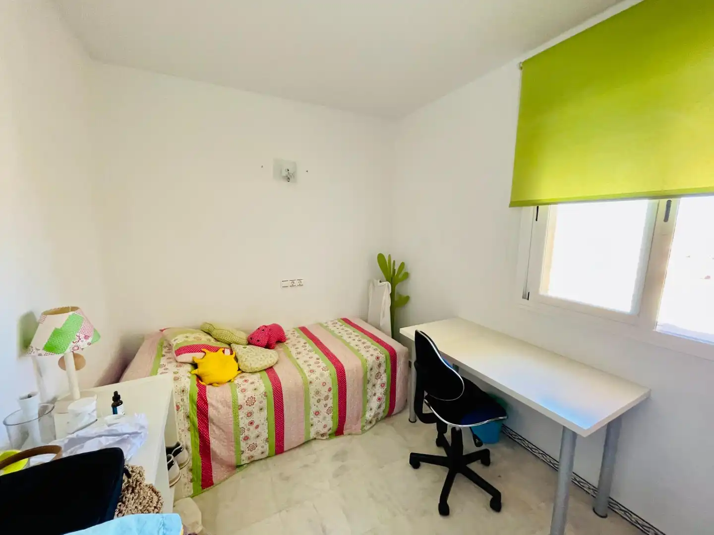 Dormitori de Apartament en venda en Torrevieja amb Jardí privat, Terrassa i Moblat