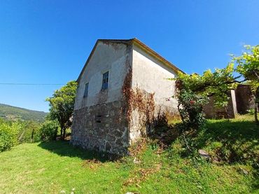 Casa amb jardí en venda a A Cañiza