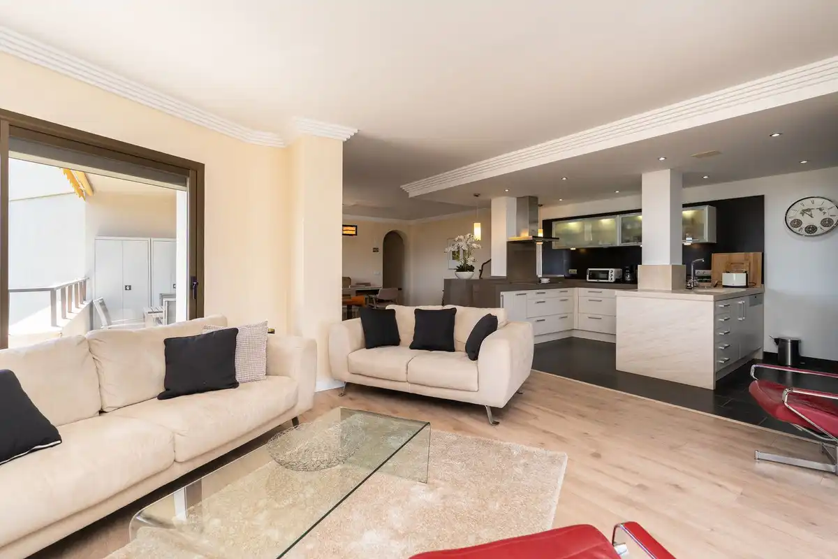 Wohnzimmer von Dachboden zum Verkauf in Marbella mit Klimaanlage, Möbliert und Internet