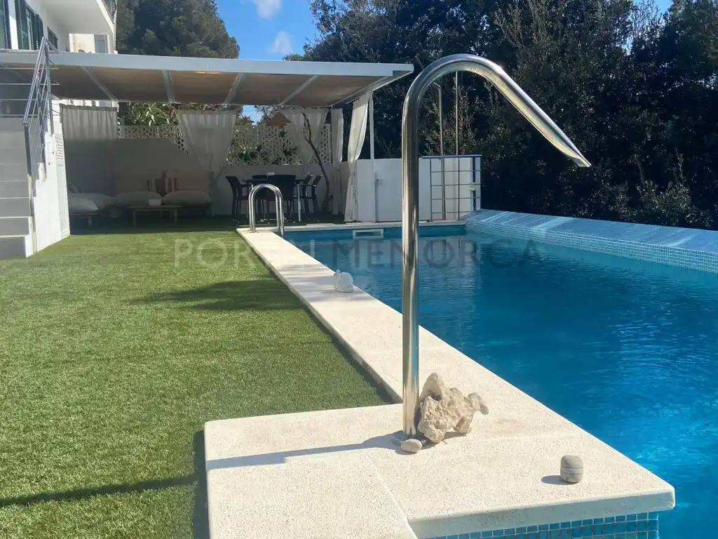 Schwimmbecken von Haus oder Chalet zum Verkauf in Ciutadella de Menorca mit Klimaanlage, Privatgarten und Terrasse
