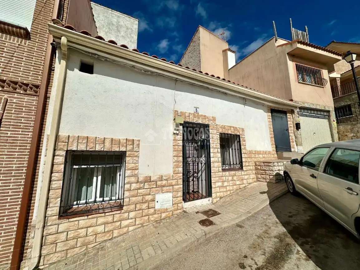 Vista exterior de Casa adosada en venda en Los Santos de la Humosa
