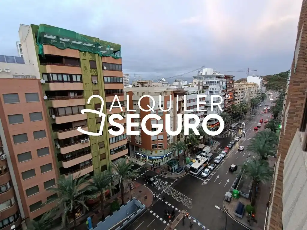 Piso de alquiler en Alfonso El Sabio, Barrio del Centro