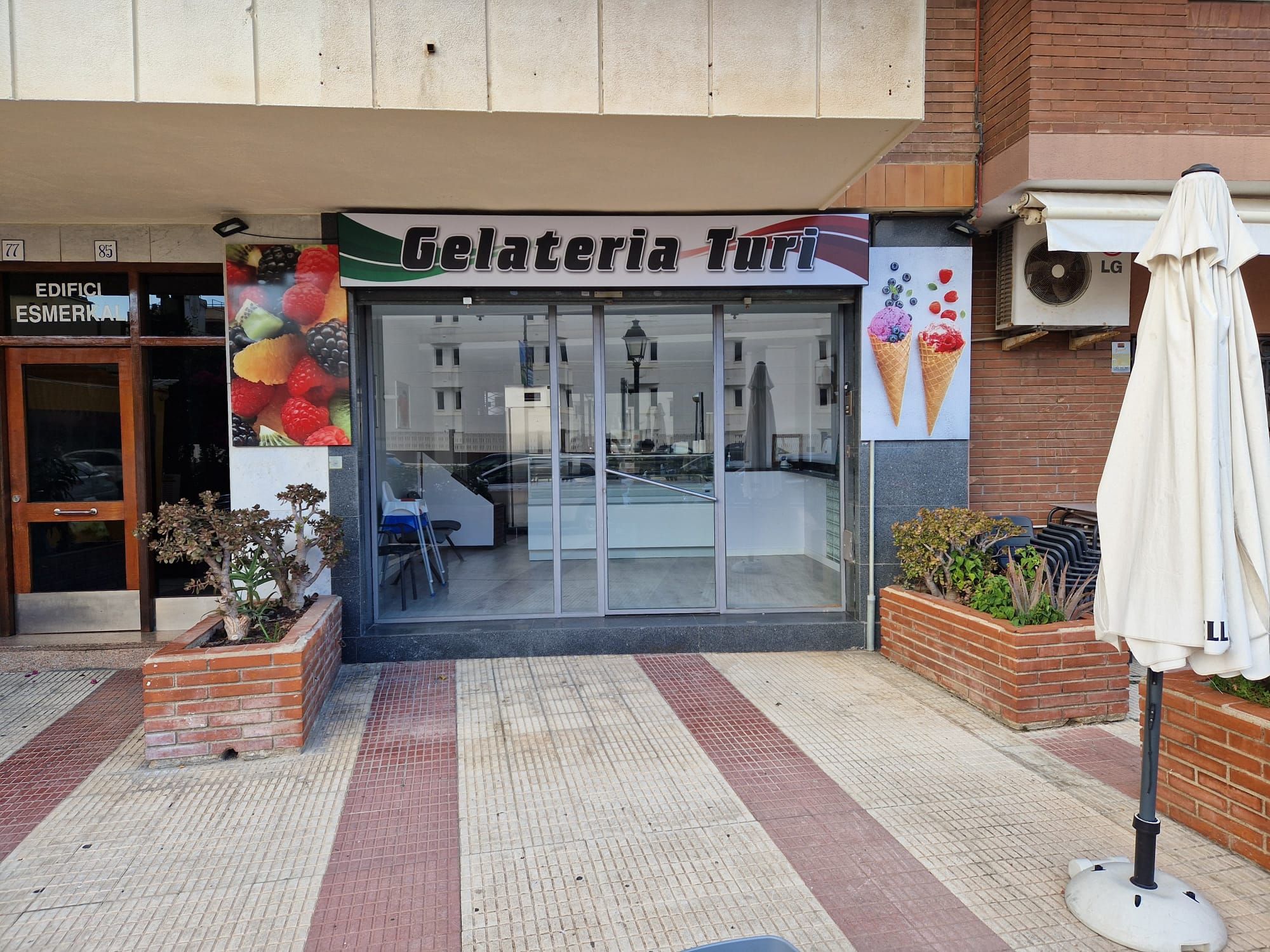 Premises for sale in Calella  with Air Conditioner, Heating and Furnished