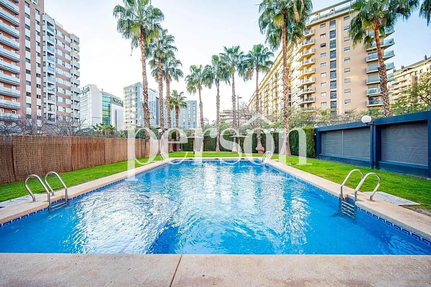 Swimming pool of Flat for rent in Valencia  with Air Conditioner, Heating and Private garden