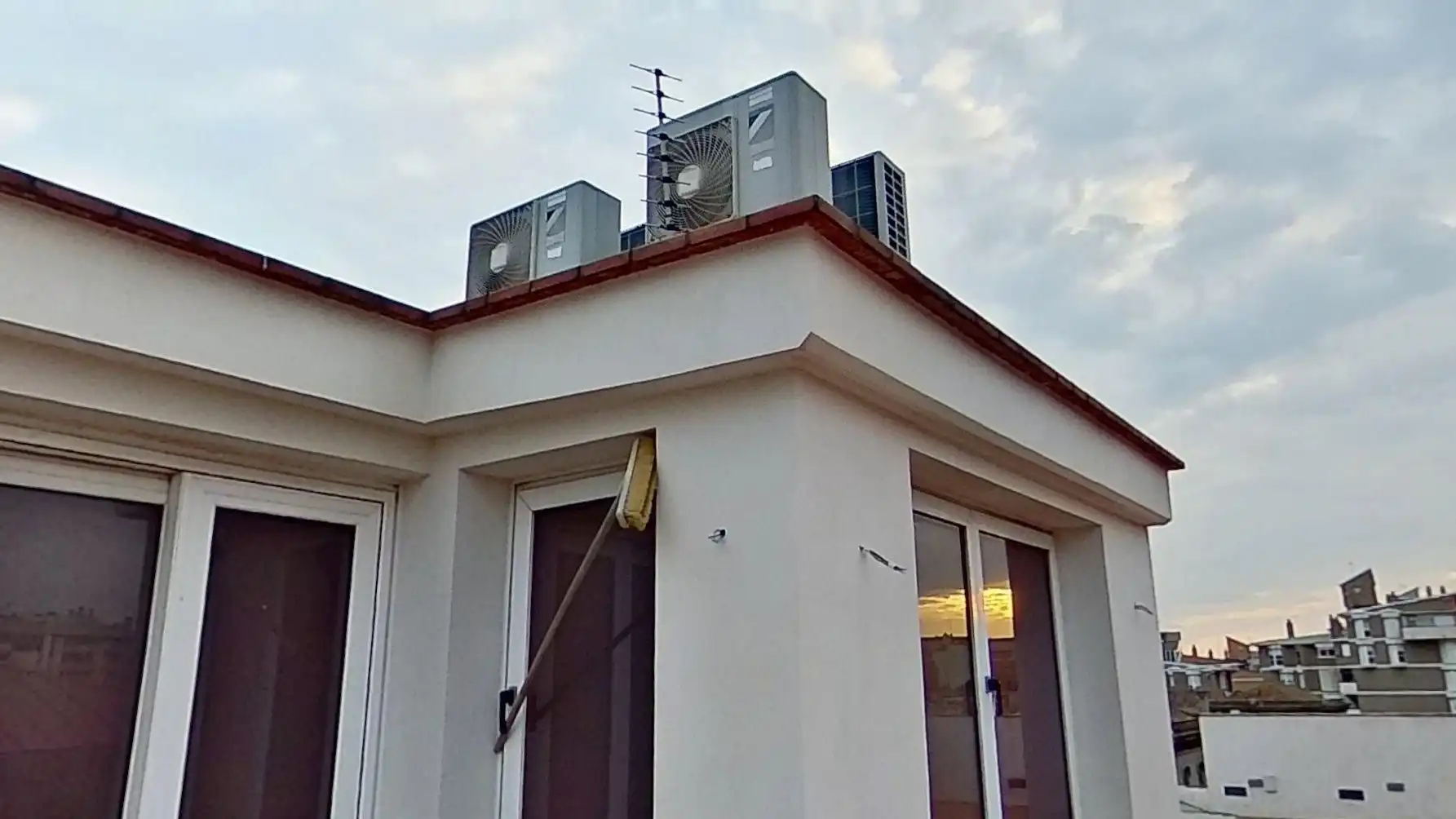 Vista exterior de Edificio en venta en Sabadell