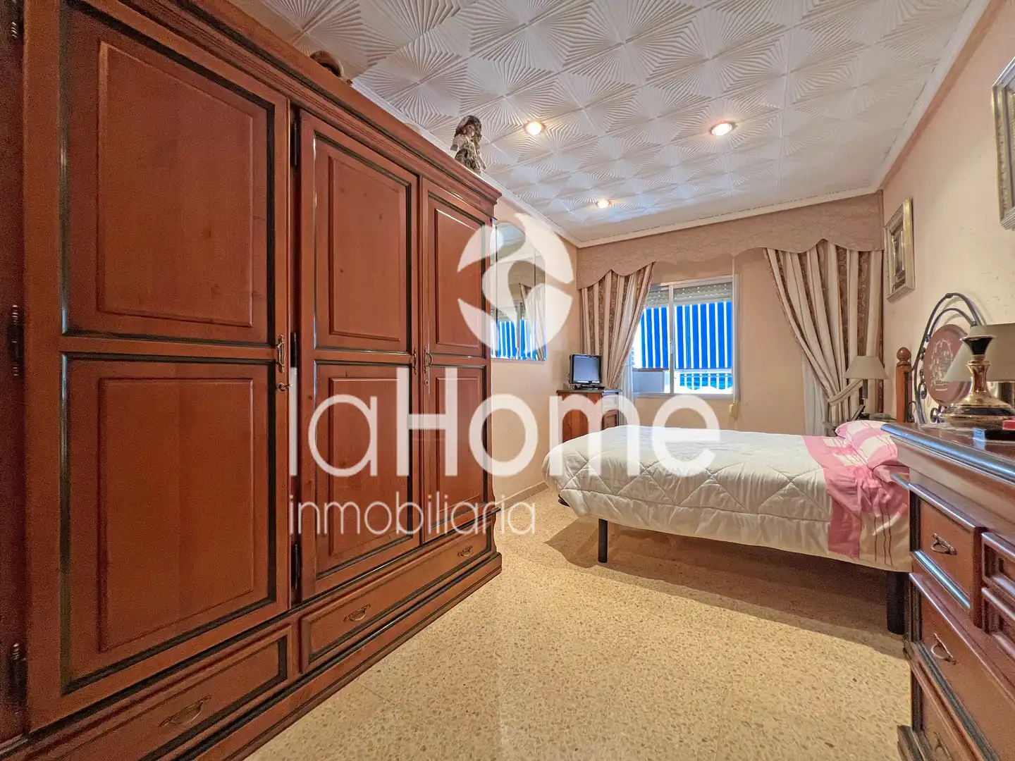 Bedroom of Flat for sale in Paterna  with Air Conditioner, Oven and Balcony