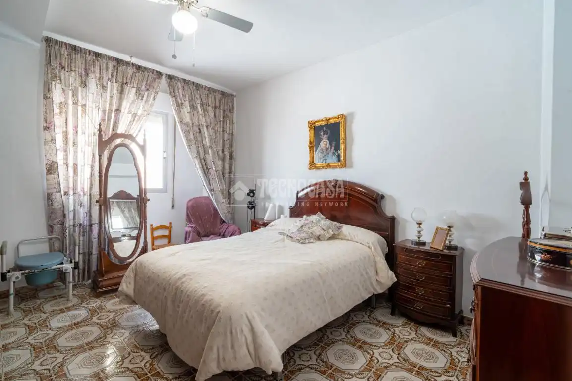 Dormitori de Casa adosada en venda en Iznalloz amb Aire condicionat