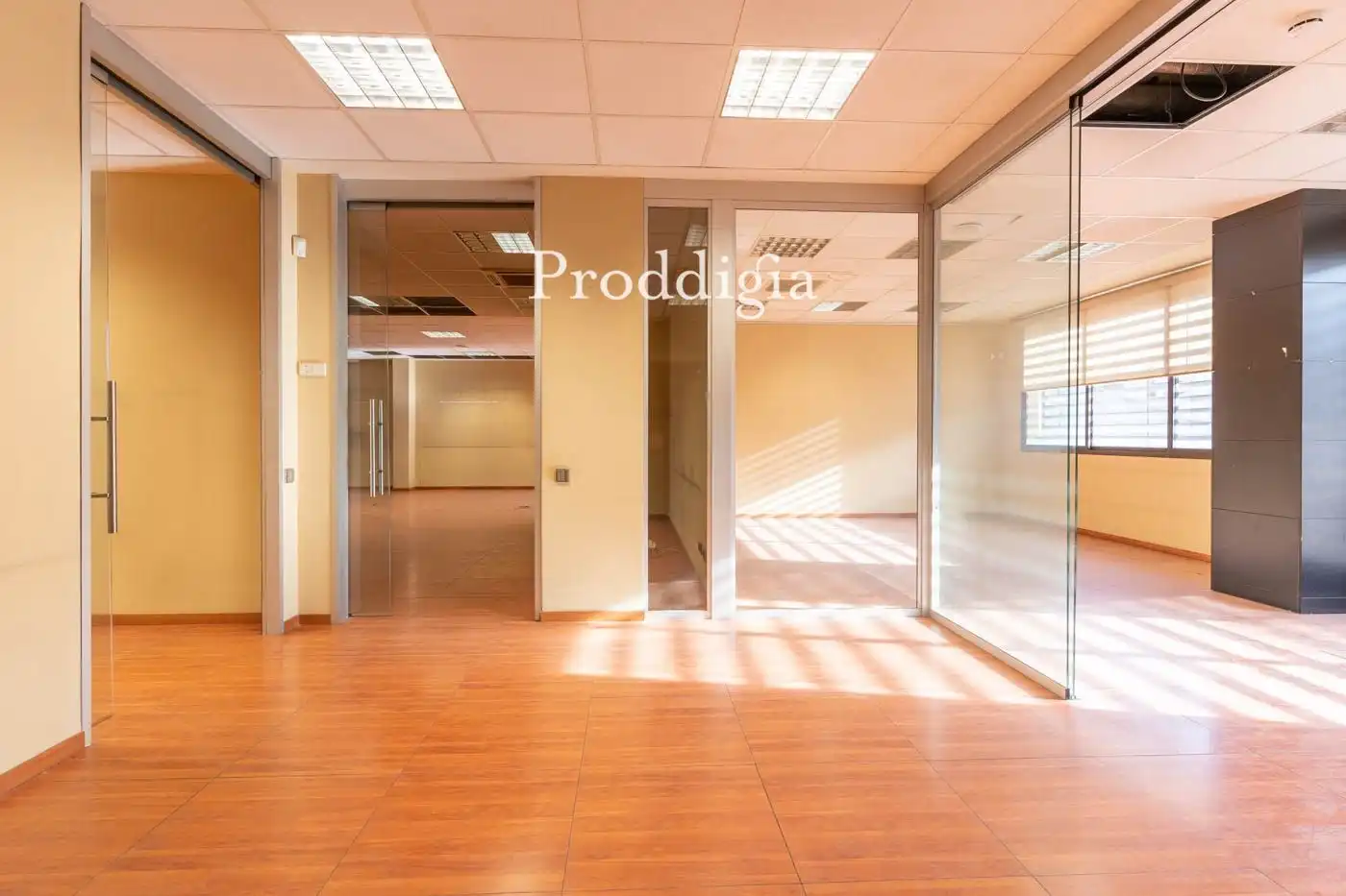 Büro zur Miete in Sant Cugat del Vallès mit Klimaanlage und Heizung