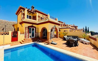 Vista exterior de Casa o xalet en venda en Torrox amb Aire condicionat i Piscina