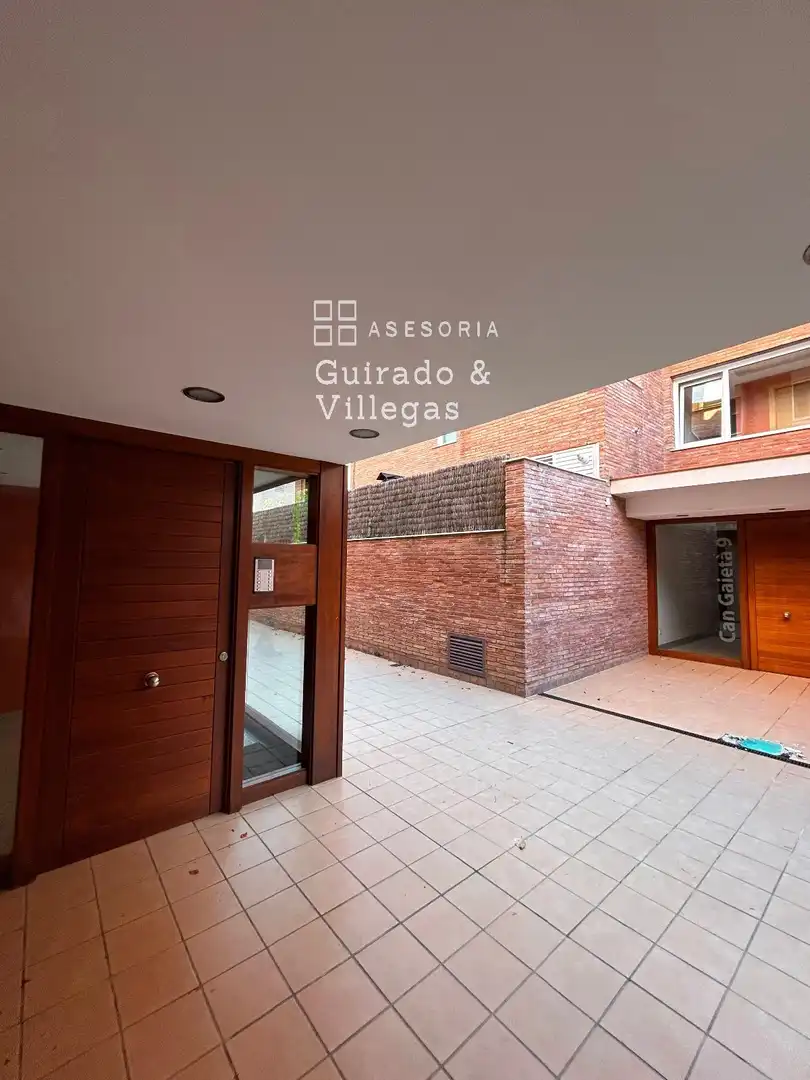 Vista exterior de Piso en venta en Tiana con Piscina y Piscina comunitaria