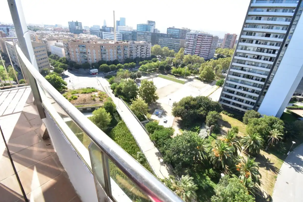 Außenansicht von Wohnung zur Miete in Barcelona mit Klimaanlage, Heizung und Privatgarten