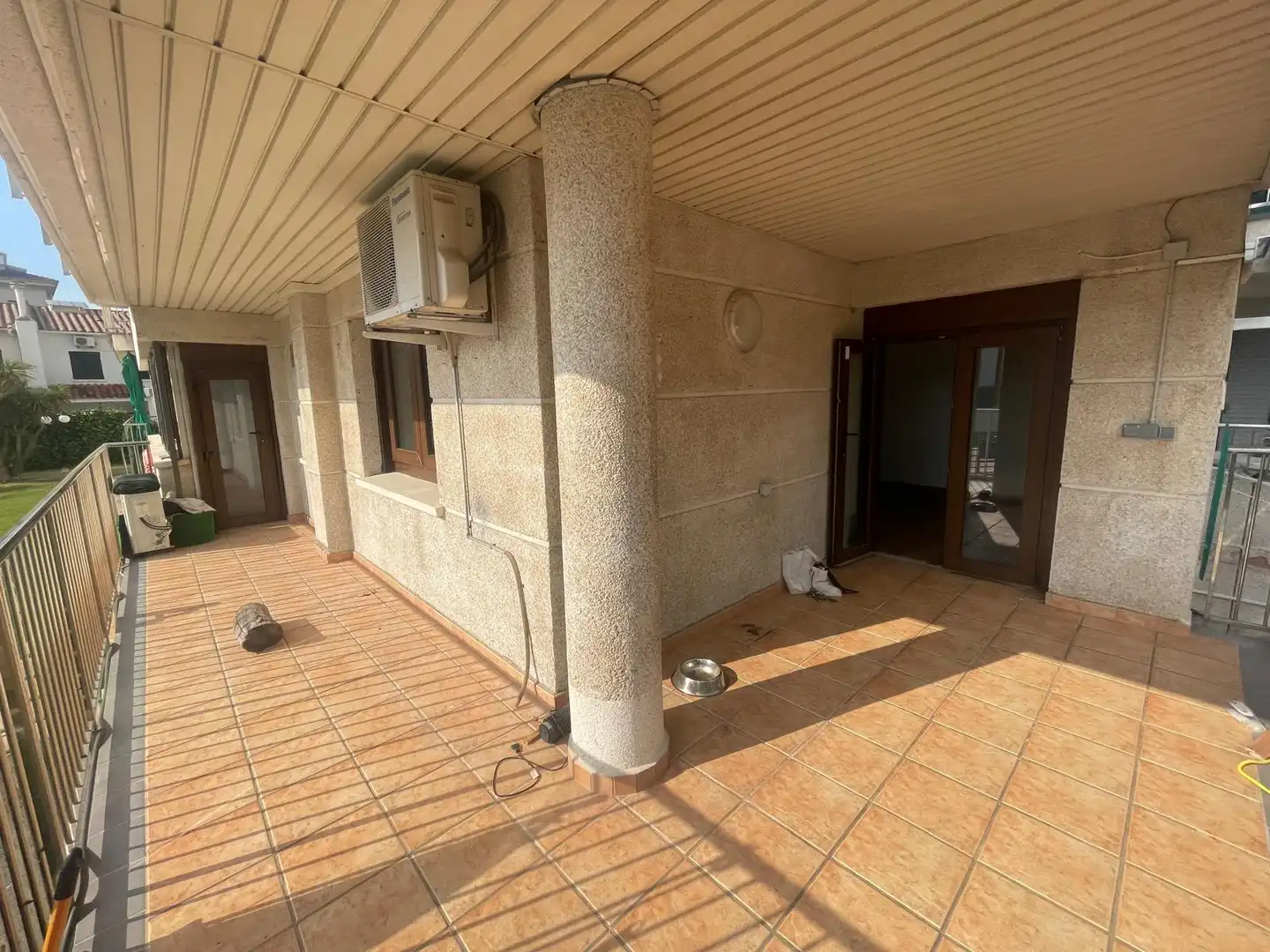 Außenansicht von Erdgeschoss zum Verkauf in Cunit mit Klimaanlage, Privatgarten und Terrasse