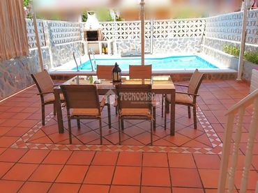 Casa bifamiliare con piscina in vendita a Laguna Park