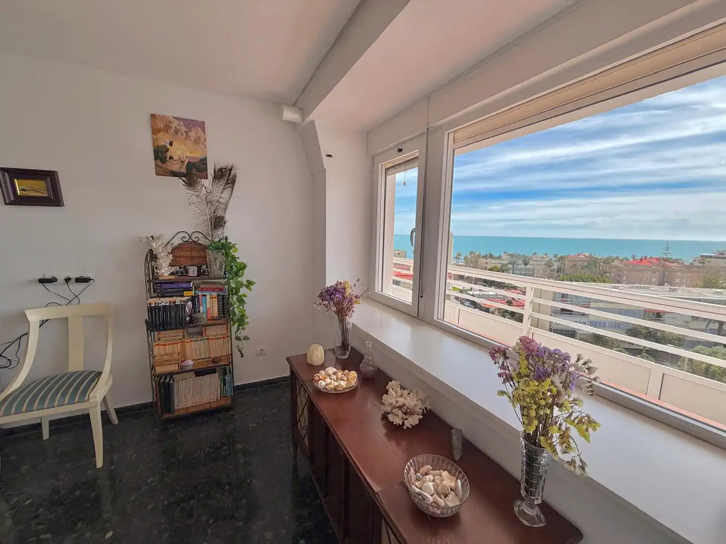 Sala de estar de Piso en venta en Torremolinos con Aire acondicionado, Terraza y Amueblado