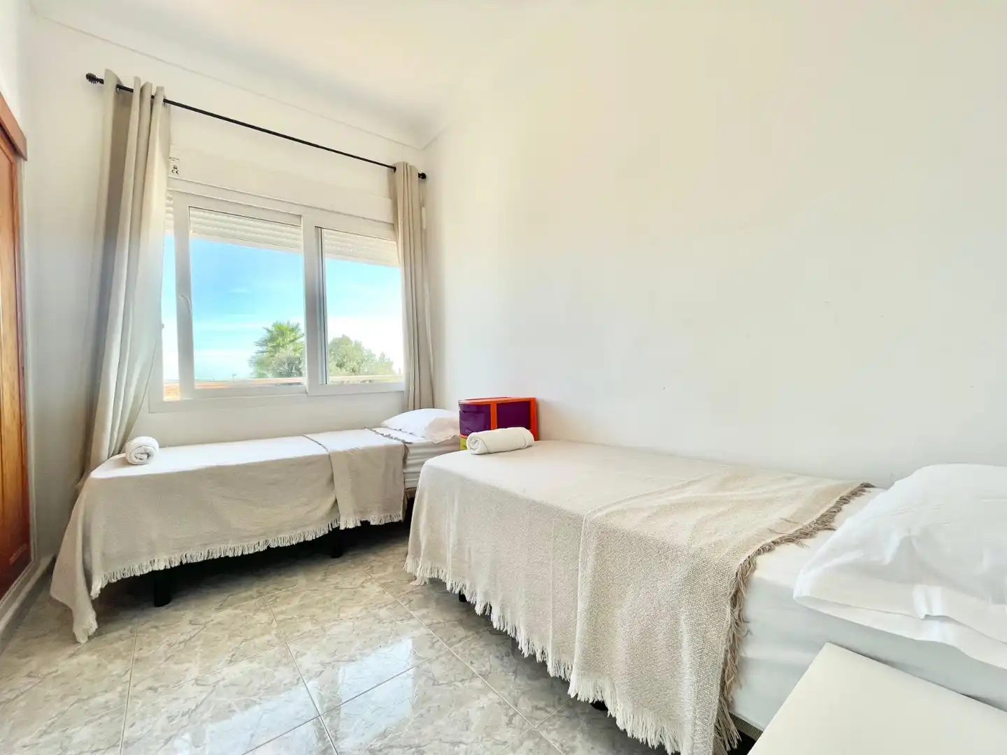 Habitación de Apartamento de alquiler en Torrevieja con Aire acondicionado, Calefacción y Terraza
