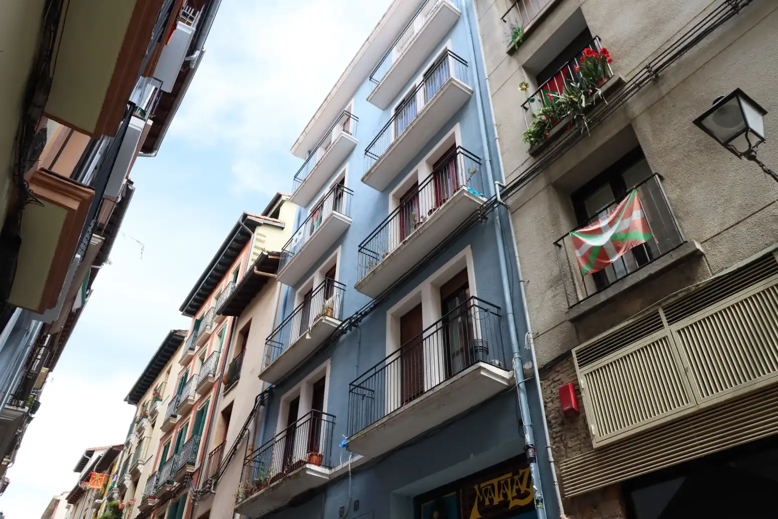 Vista exterior de Piso en venta en  Pamplona / Iruña con Calefacción y Parquet
