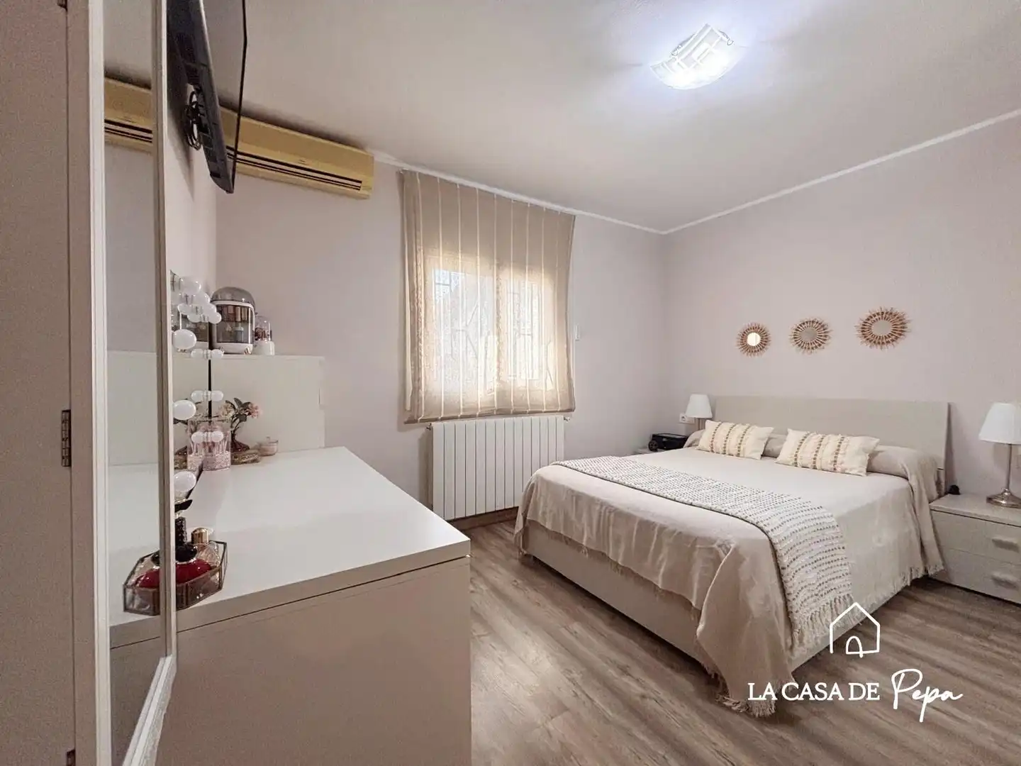 Schlafzimmer von Dachboden zum Verkauf in Viladecans mit Klimaanlage, Heizung und Parkett