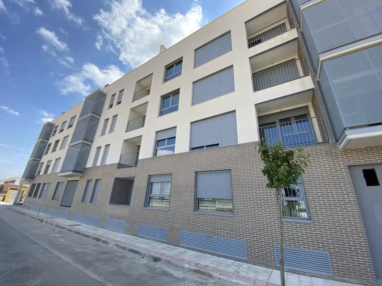 Vista exterior de Piso en venta en Alovera con Calefacción, Trastero y Piscina