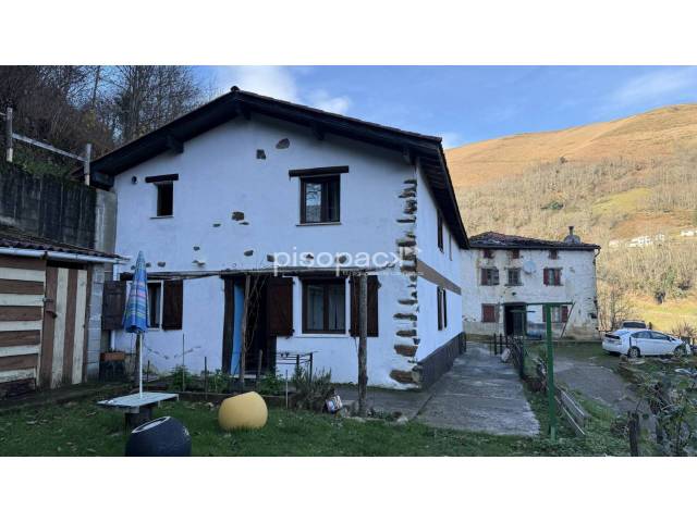 Casa-chalet en Venta en Barrio Pecocheta Barberindorda en Luzaide / Valcarlos