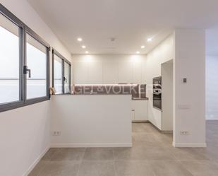 Cuina de Apartament de lloguer en Sant Feliu de Llobregat amb Aire condicionat