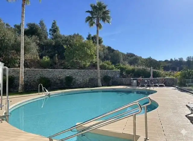 Piscina de Apartament en venda en Marbella amb Aire condicionat, Calefacció i Jardí privat