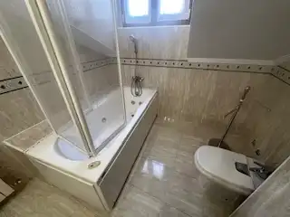 Badezimmer von Maisonette zur Miete in León Capital  mit Heizung, Parkett und Terrasse