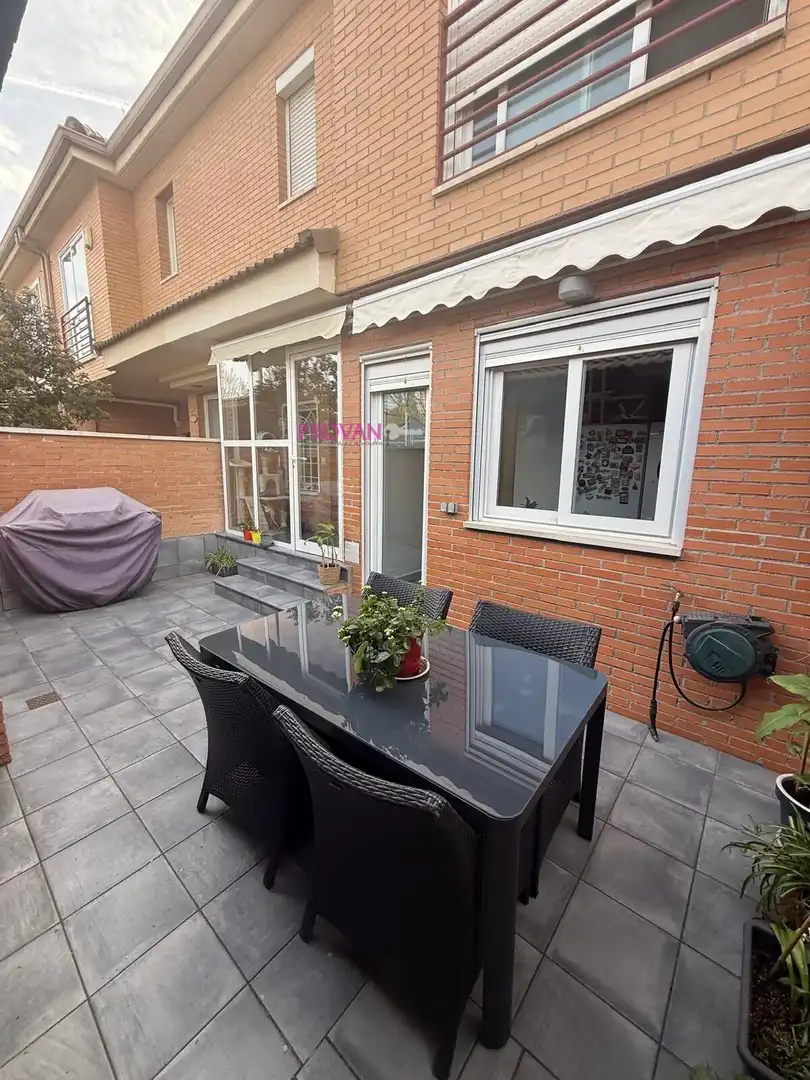 Terraza de Casa adosada en venta en Alcalá de Henares con Aire acondicionado, Calefacción y Trastero